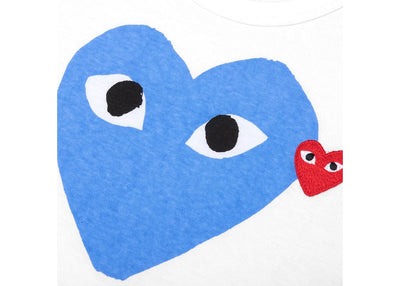 COMME DES GARÇONS PLAY EMBLEM HEART T-SHIRT WHITE / BLUE