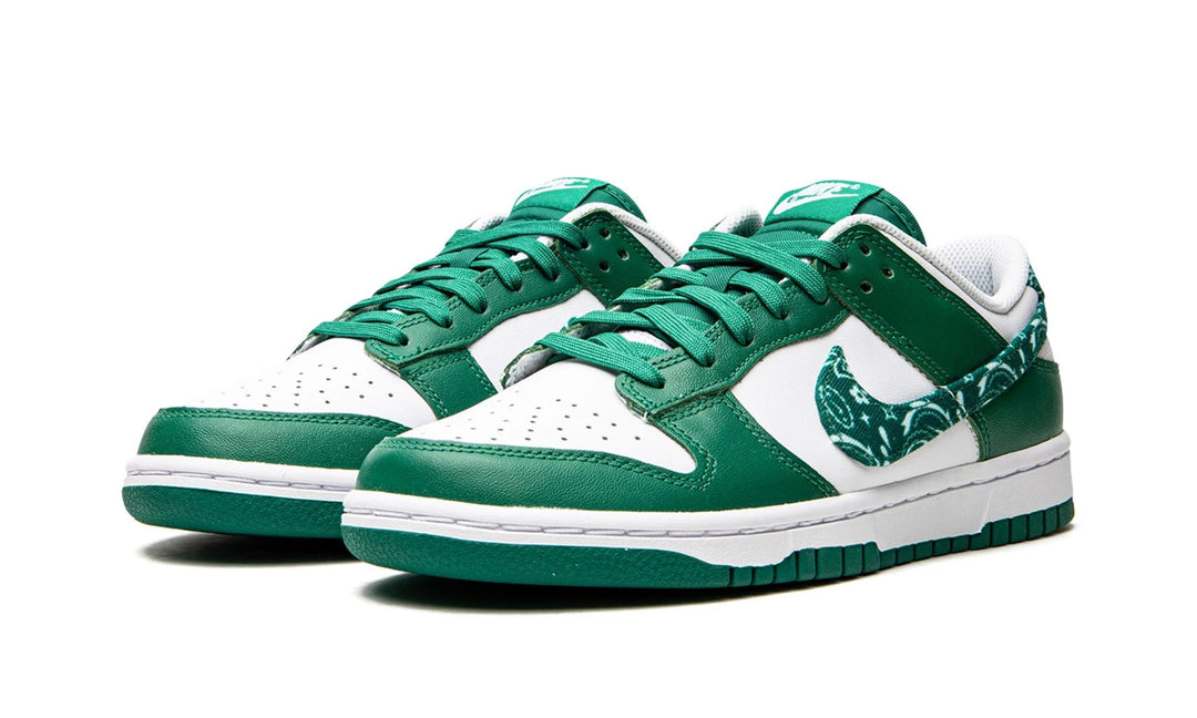 Nike dunks low green hotsell